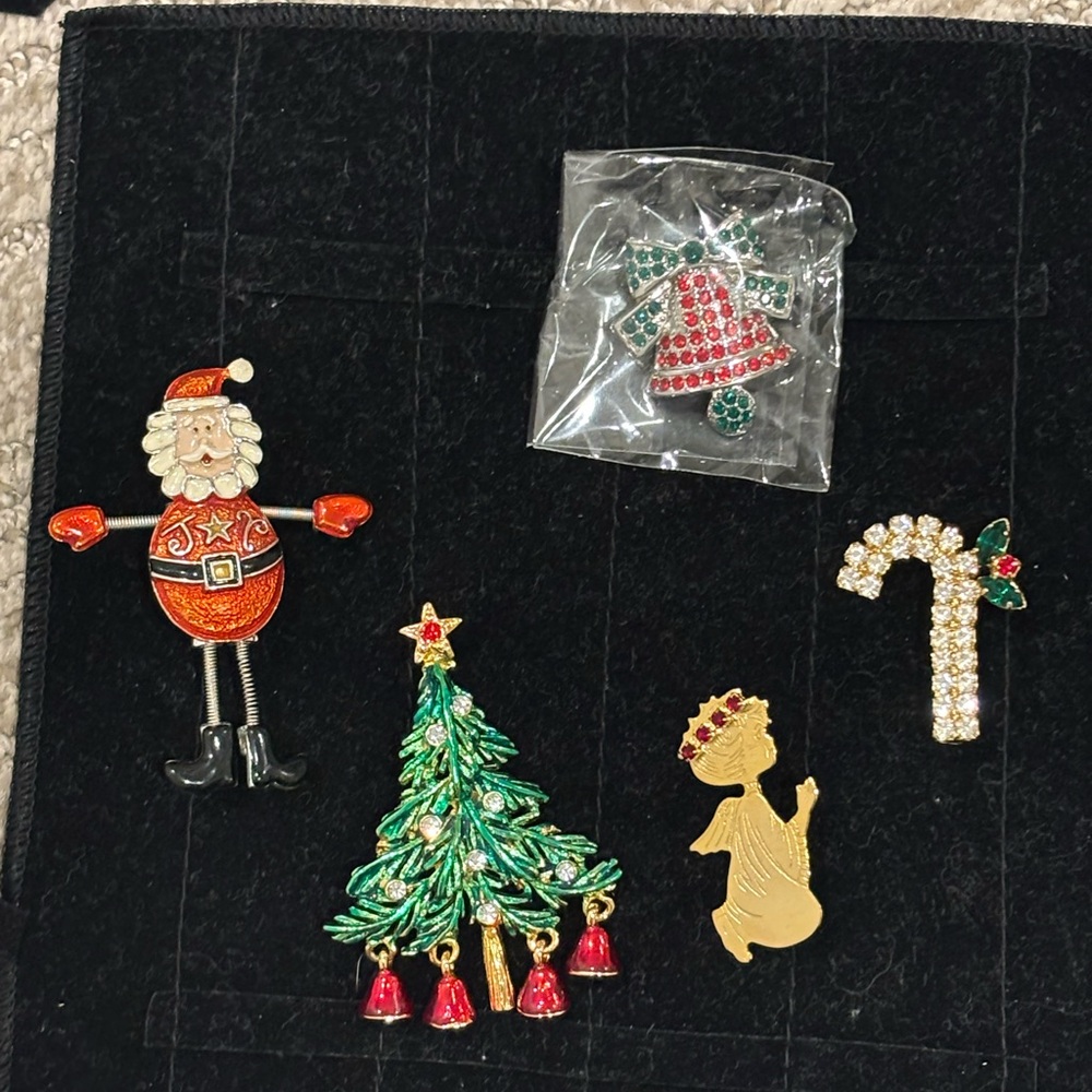 Festive holiday Christmas brooches, lot of 5